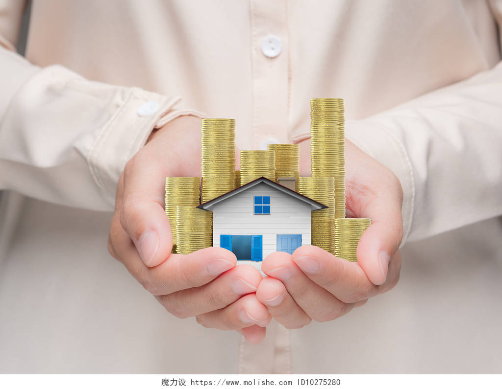 用手拿着房子模型阐述所有权的概念金融财富